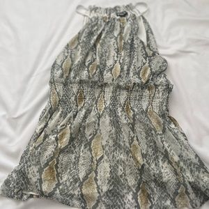 Express, medium top, cute, grey